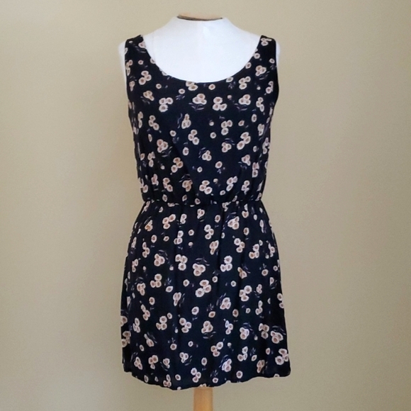 Brandy Melville Dresses & Skirts - Brandy Melville Floral Mini Dress